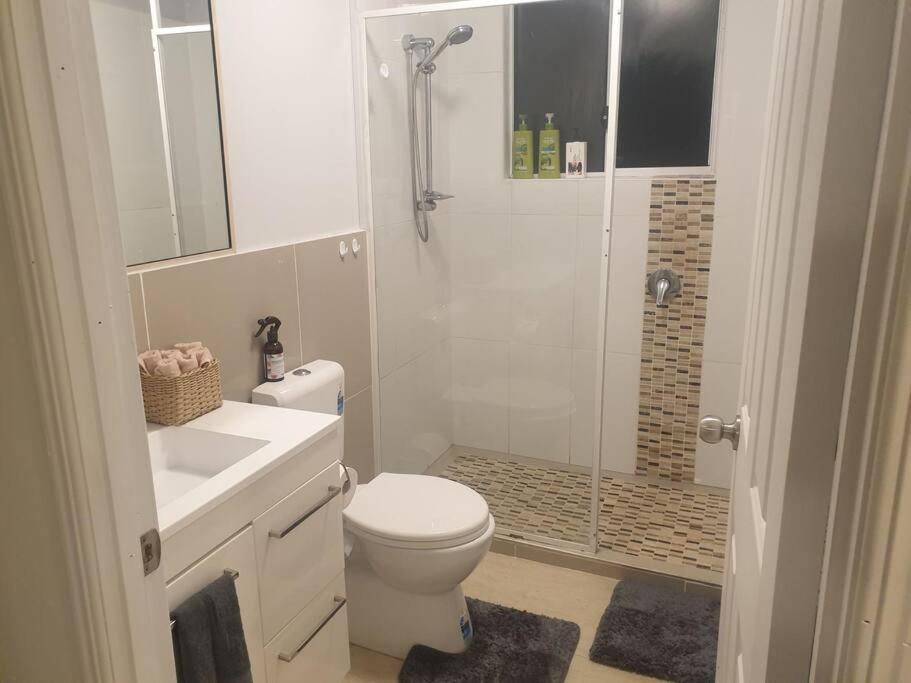 Pet Friendly & Spacious Two Bedroom Guest Unit Caloundra Kültér fotó