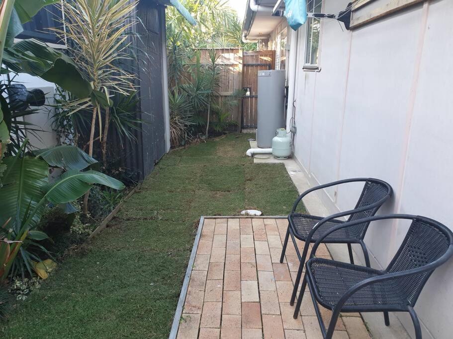 Pet Friendly & Spacious Two Bedroom Guest Unit Caloundra Kültér fotó