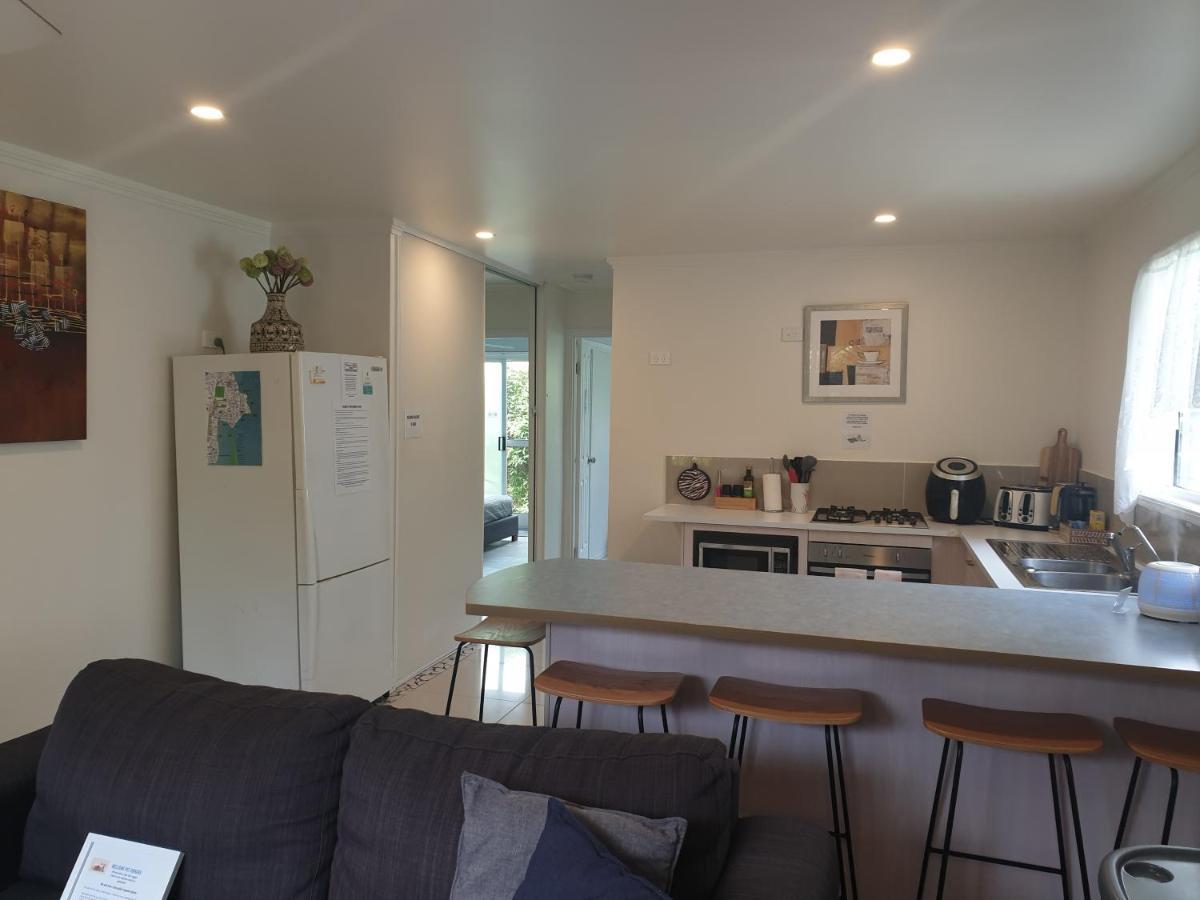 Pet Friendly & Spacious Two Bedroom Guest Unit Caloundra Kültér fotó